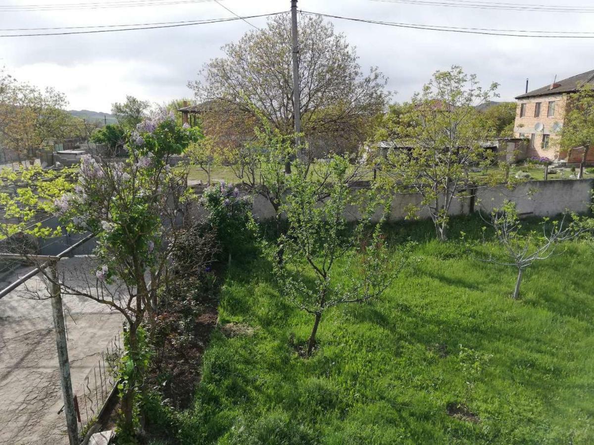 Udabno Naili Hotel Buitenkant foto