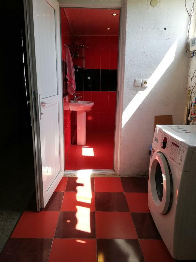 Udabno Naili Hotel Buitenkant foto